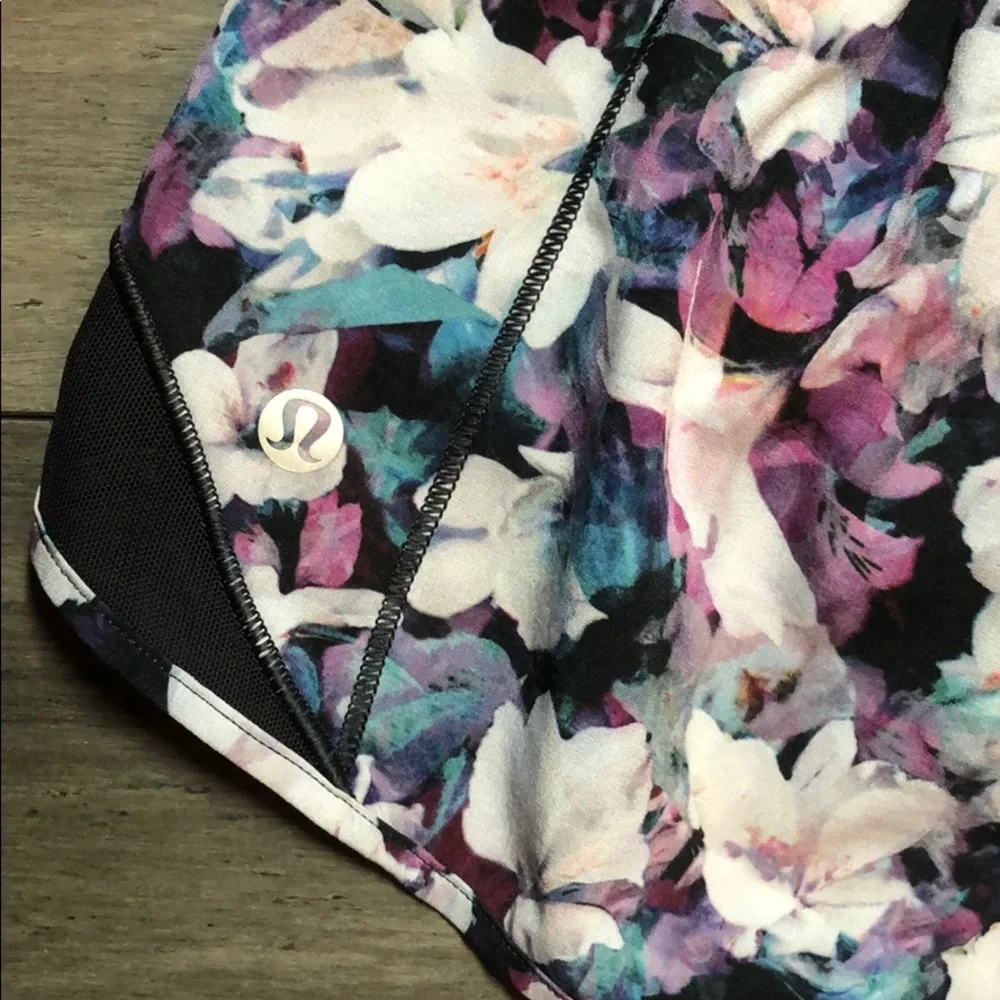 Lululemon Hotty hot short 2 2.5” - Picture 8 of 12